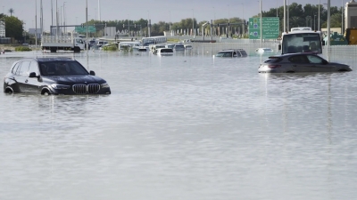Dubai hứng trận mưa kỷ lục 75 năm, lượng mưa gấp rưỡi cả năm