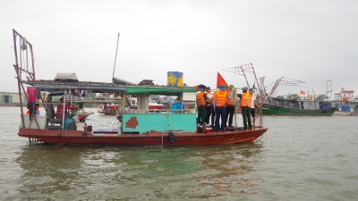 Hơn 200 người cứu nạn, tìm thêm được 1 nạn nhân vụ lật thuyền ở Quảng Ninh