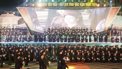 1.000 người múa bát mở màn Tuần Văn hóa - Du lịch tỉnh Bắc Kạn