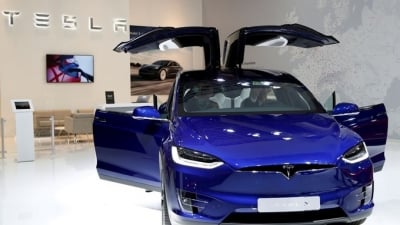 Xe điện Tesla cấm chủ vì không chịu thay pin
