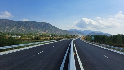 Đề xuất bổ sung 'đường tốc độ cao', 'lai' giữa quốc lộ và cao tốc