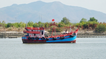 Bà Rịa - Vũng Tàu tăng cường cấp giấy phép cho tàu cá vùng khơi