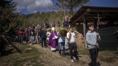 Nông dân Catalonia cầu mưa giữa hạn hán lịch sử
