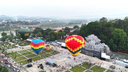 22 khinh khí cầu trên bầu trời thành phố Tuyên Quang