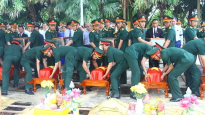 Đón nhận và truy điệu 16 liệt sỹ hy sinh tại chiến trường Lào