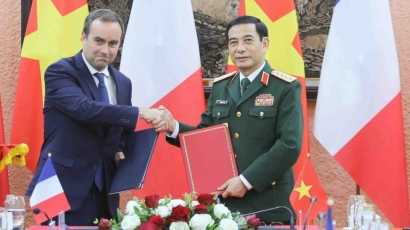 Bộ trưởng Quân đội Pháp dự lễ kỷ niệm 70 năm chiến thắng Điện Biên Phủ