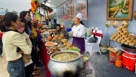 20.000 người xếp hàng chờ ăn phở ở Festival Phở Nam Định