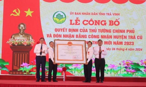 Công bố huyện Trà Cú đạt chuẩn nông thôn mới