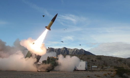 Mỹ cung cấp tên lửa tầm xa ATACMS cho Ukraine