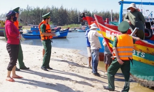 Training for 100 fishermen on removing IUU yellow card