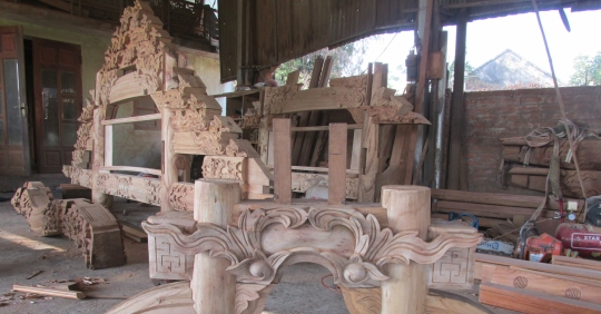 thợ mộc làm nhà gỗ