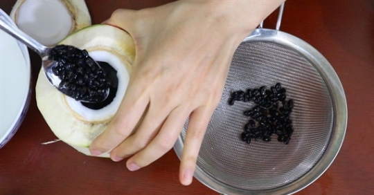 Cách nấu đỗ đen ninh với nước dừa để đạt được hiệu quả tốt nhất?
