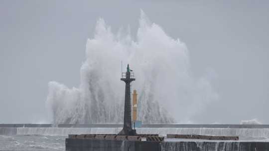 颱風“海葵”襲擊台灣島 近80人受傷