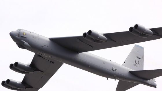 Pháo đài bay B-52 được xem là một trong những kỳ quan của công nghệ máy bay trong lịch sử quân sự. Hãy xem những hình ảnh liên quan đến keyword này để hiểu rõ hơn về sức mạnh và tính năng vượt trội của cỗ máy bay này.