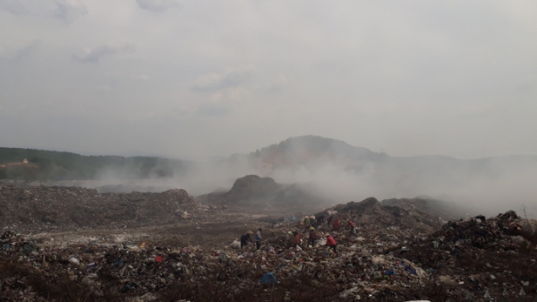 Nhà máy xử lý rác gây ô nhiễm vì... đốt rác lộ thiên