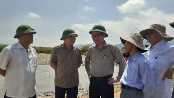 Thứ trưởng Nguyễn Hoàng Hiệp khảo sát dự án thủy lợi hồ chứa nước Ia Thul
