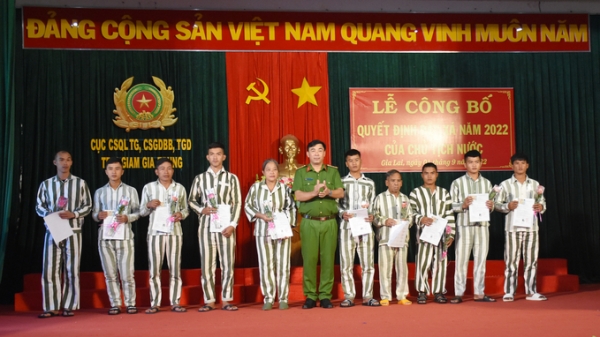 Trại giam Gia Trung trao quyết định đặc xá cho 67 phạm nhân