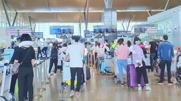 Kiểm tra chặt du khách Hàn Quốc đến sân bay Cam Ranh