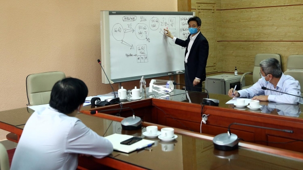 Cần điều chỉnh quy định 'nội bất xuất, ngoại bất nhập' ở Bệnh viện Bạch Mai