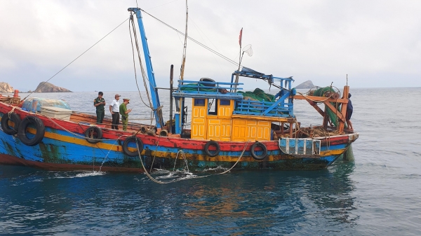 'Mềm' và 'cứng' trong thực thi pháp luật thủy sản tại Bình Định