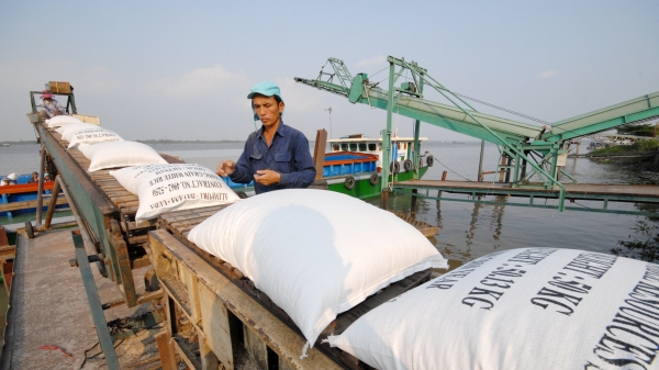 Hết quota 400.000 tấn gạo: Gạo nằm cảng, chi phí tăng