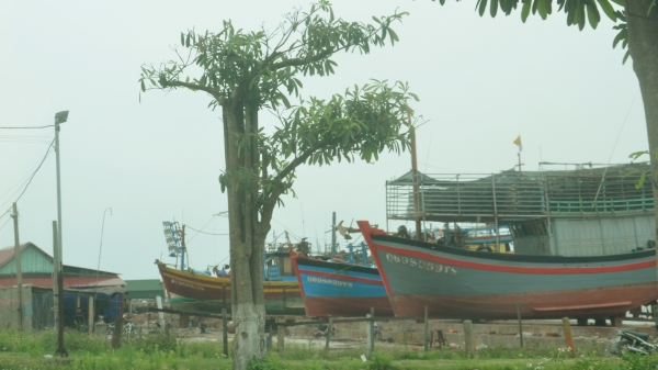 Quảng Bình: Đóng cửa hai cơ sở sửa chữa tàu thuyền