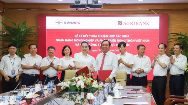 Agribank ký kết hợp tác với EVNNPC