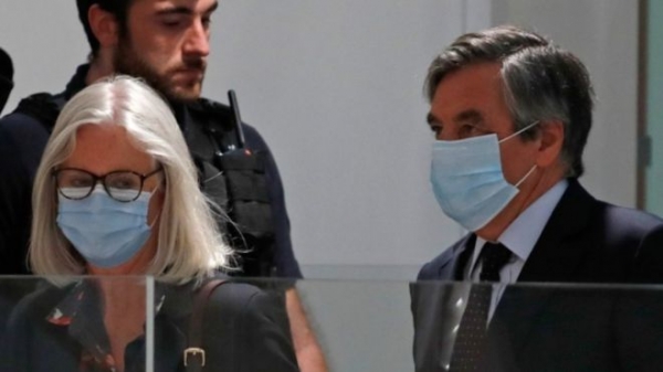 Cựu Thủ tướng Pháp và vợ có tội vụ 'việc làm giả'