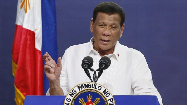Tổng thống Duterte muốn tiêm vacxin đầu tiên