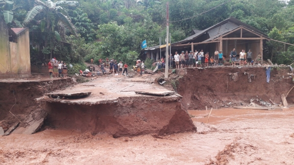 Lũ quét ở Nậm Pồ cuốn trôi 4 nhà dân, thiệt hại hàng tỷ đồng