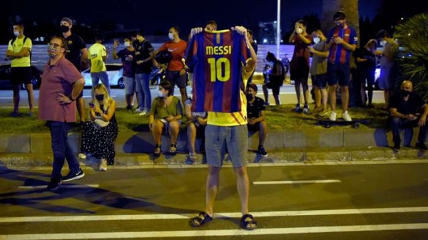 CĐV Barca nổi giận, muốn giữ Messi, đòi chủ tịch từ chức