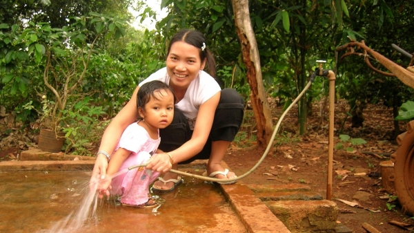 Người dân hưởng lợi từ chương trình nước sạch nông thôn