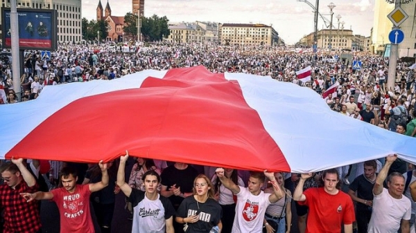 EU cứng rắn, trừng phạt 31 quan chức Belarus