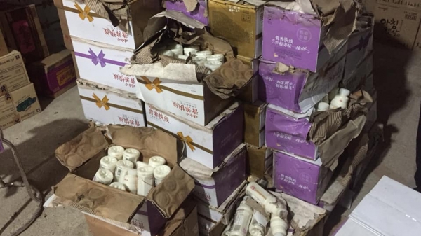 Thu giữ hơn 10.000 chai sữa chua gắn mác chữ Trung Quốc