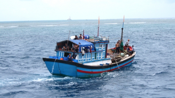 Xóa số đăng ký đối với tàu cá vi phạm khai thác IUU