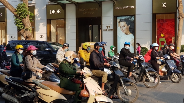 Hà Nội: xử phạt những người không đeo khẩu trang nơi công cộng