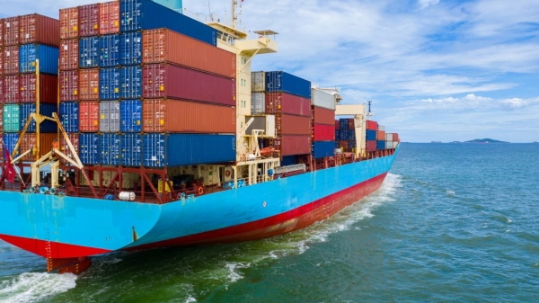 ‘Găm’ container để đẩy giá cước tàu biển?