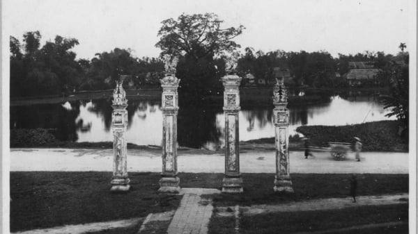 Văn Miếu, 1924: Hai con rồng đá biểu hiện cho mĩ thuật đời Thành Thái