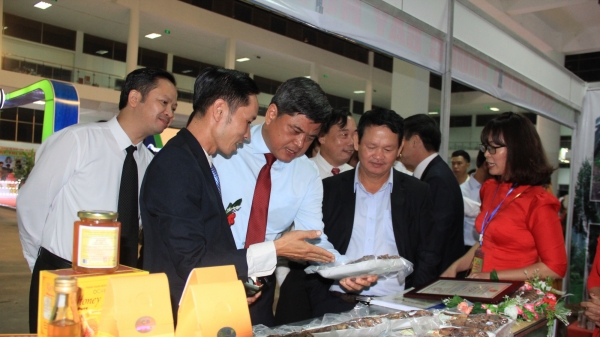 Hội chợ Làng nghề và sản phẩm OCOP Việt Nam trực tuyến năm 2021