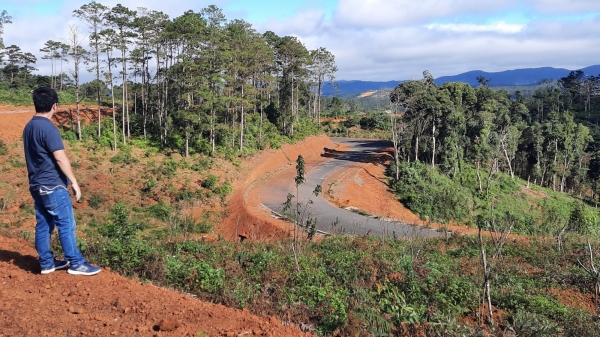 Ngang nhiên xây dựng dự án khu biệt thự trên đất rừng Kon Plông