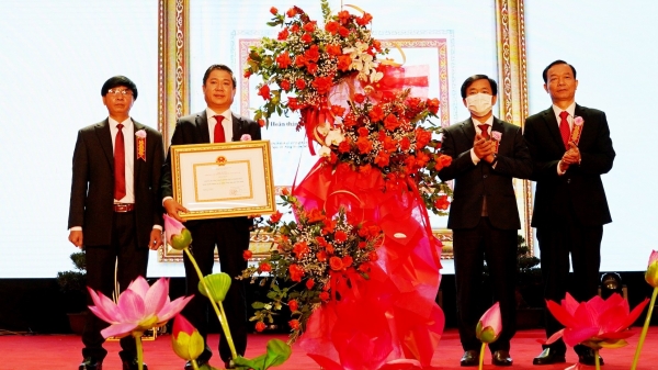 Hương Thủy đón nhận Huân chương Độc lập hạng Ba