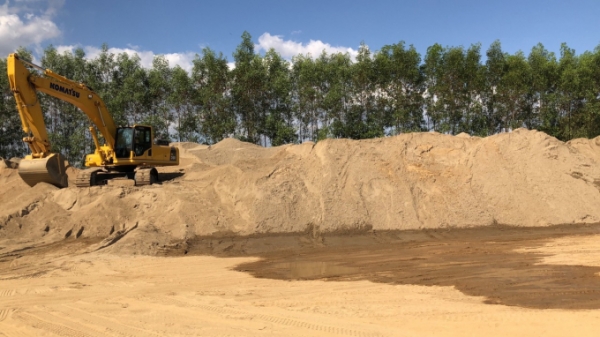 Phát hiện điểm tập kết cát trái phép của Công ty khoáng sản Thuận Phong