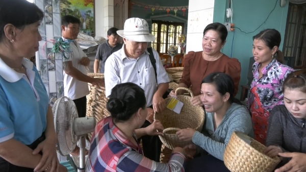 Phát triển làng nghề đan cọng lục bình tại Tam Nông