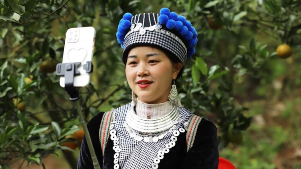 Cô gái người Mông livestream bán nông sản, hút vạn người mua
