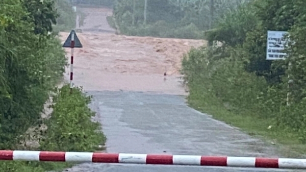 Miền Trung có nơi mưa gần 700mm, nguy cơ lũ quét cực nguy hiểm