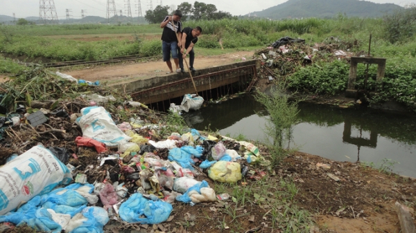 Gửi về Nghệ An: Ô nhiễm khủng khiếp kênh Sông Sào