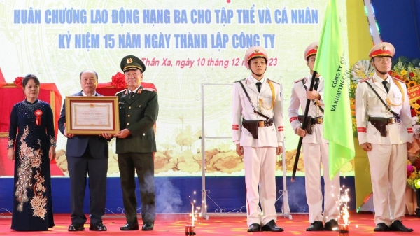 Công ty Thăng Long nhận Huân chương Lao động hạng Ba