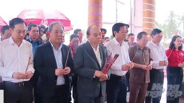 Chủ tịch nước Nguyễn Xuân Phúc thăm và tặng quà Tết tại Kiên Giang