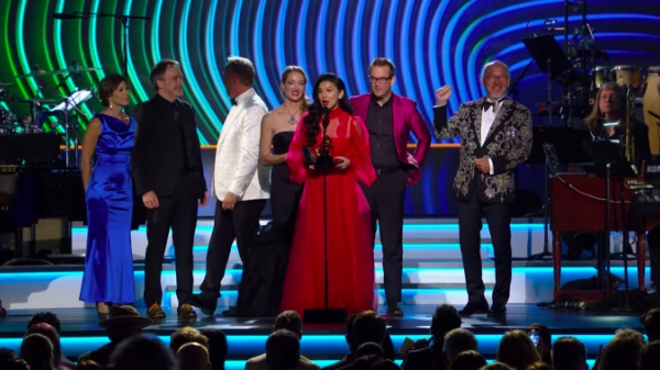 Grammy 2022: Ca sĩ gốc Việt đầu tiên giành giải thưởng