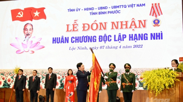 Lộc Ninh đón nhận Huân chương Độc lập hạng Nhì
